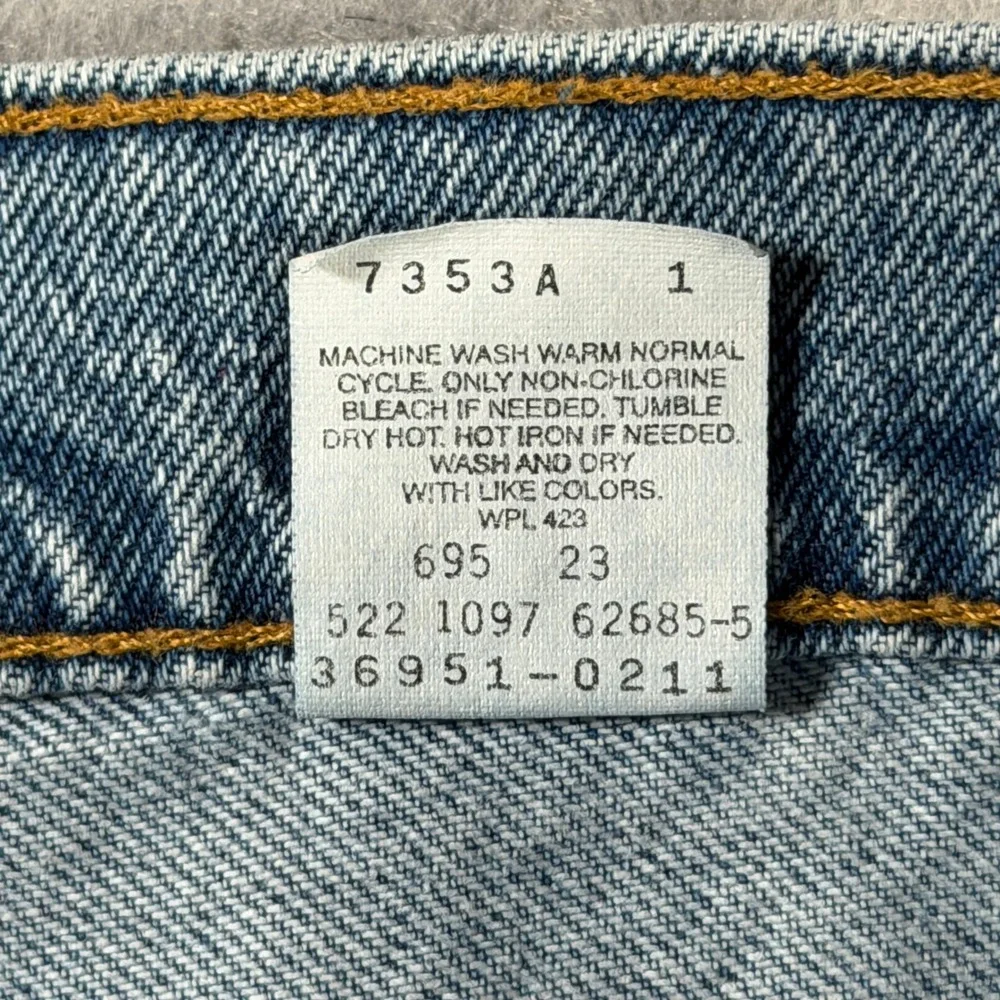 Vintage Levis 950 Relaxed Fit Orange Tab Denim Shorts Light Wash USA Made 6 Reg